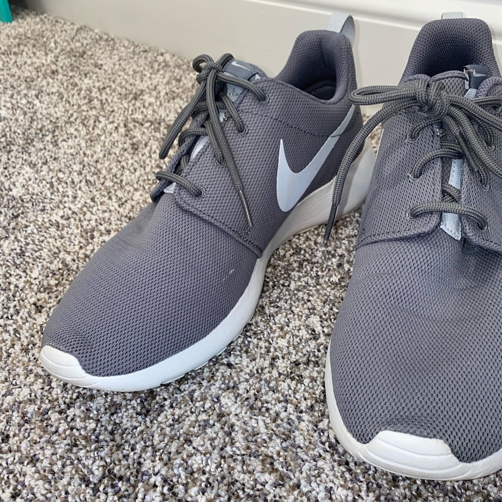 Nike Roshes women’s size 10 - Picture 3 of 6